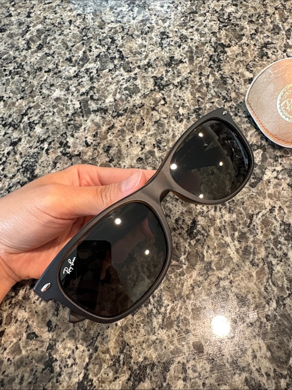 NWOT Ray-Ban Wayfarer Men’s Matte Sunglasses with Tan Case - Picture 2 of 9